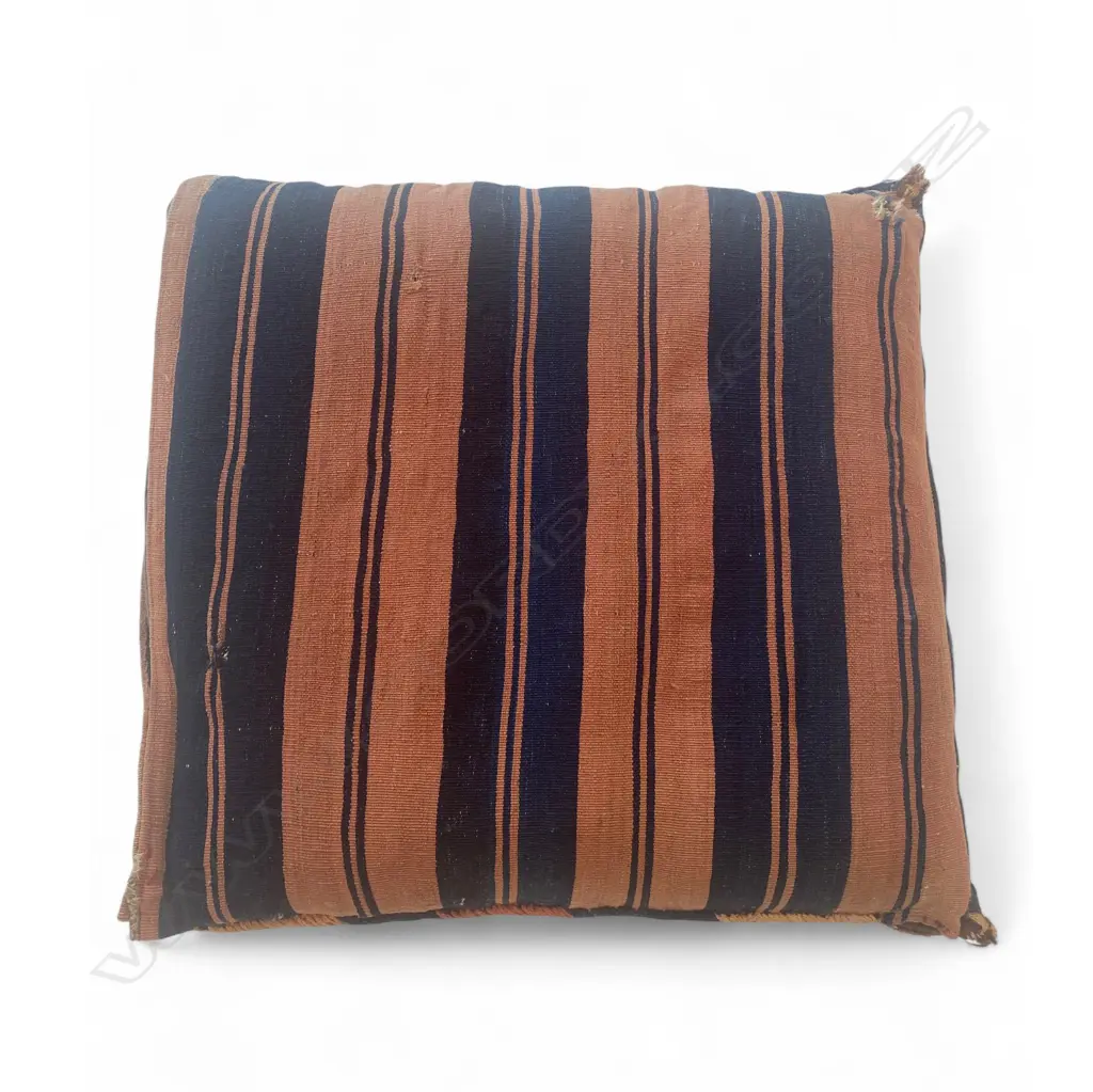 A wool bag/cushion, Image 1++